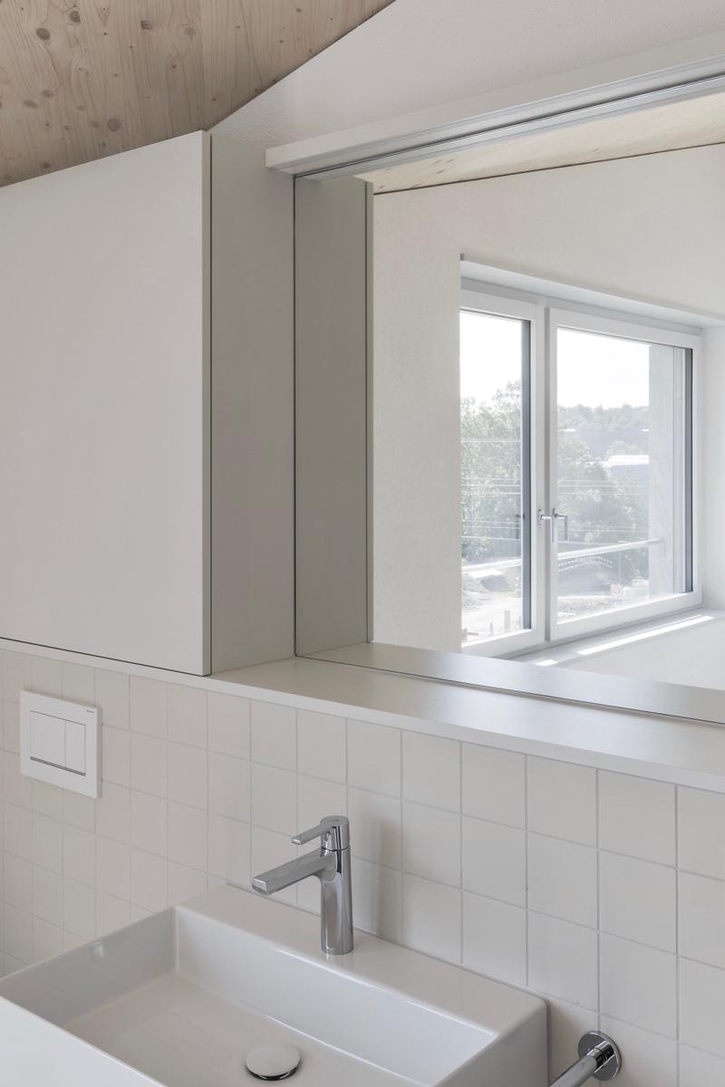 Image Detail Page 12